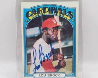 1972 TOPPS LOU BROCK SIGNED CARD. CLEAN CARD