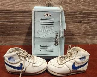 RARE 1985 NIKE AIR JORDAN BABY SHOES! WITH BOX. FIRST YEAR JORDAN SHOES