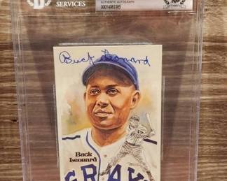 BUCK LEONARD AUTOGRAPHED ROOKIE H.O.F. POST CARD.