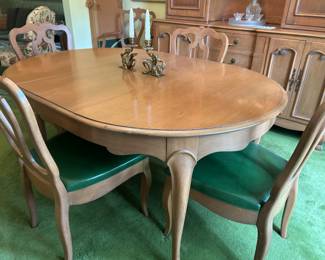 Dining Room Table with 6 Chairs and Leaves