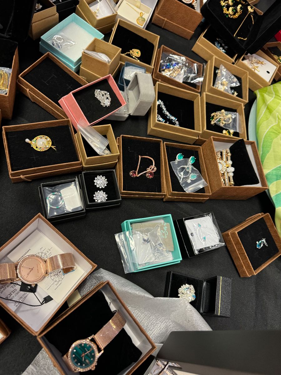 ESTATE SALE CHRISTMAS IN JULY JEWELRY GOLD... starts on 7/12/2024