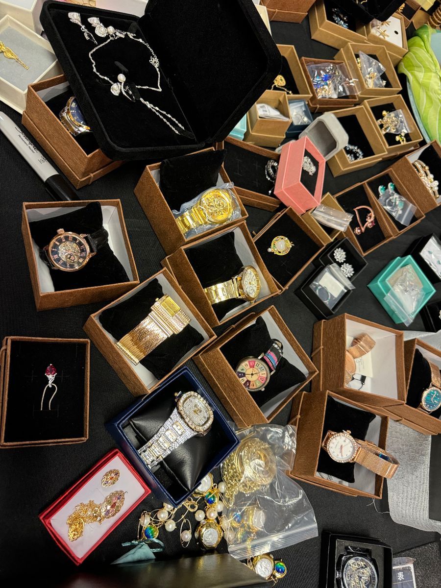 ESTATE SALE CHRISTMAS IN JULY JEWELRY GOLD... starts on 7/12/2024