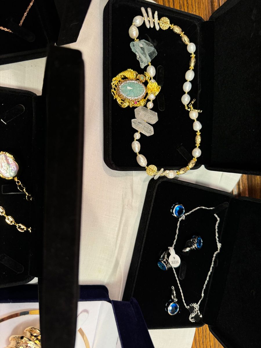 ESTATE SALE CHRISTMAS IN JULY JEWELRY GOLD... starts on 7/12/2024