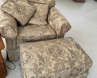 Ethan Allen Swivel Comfortable  chair & ottoman is on wheels