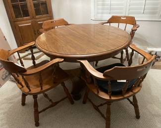 Table & 4 Chairs & 2 leafs