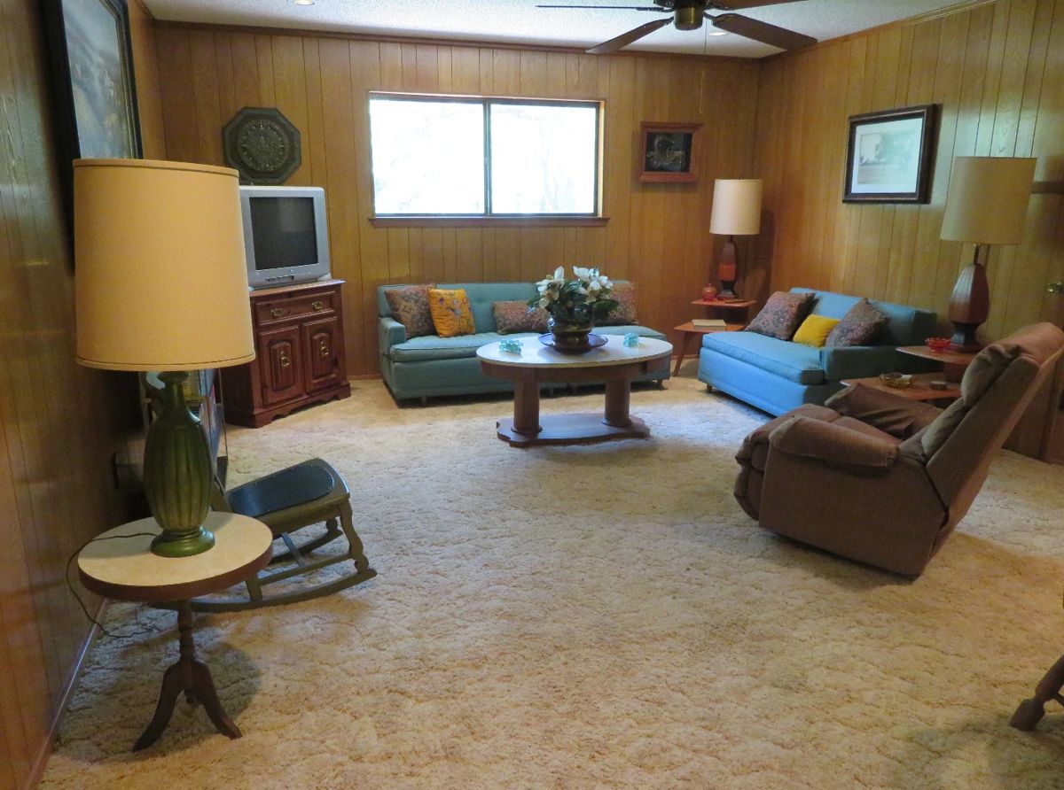 Original 1970's furnishings and decor