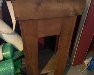 Butcher block stand with side knife organizer