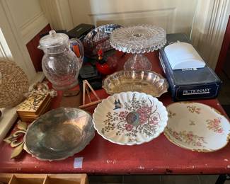 Stunning cake plate!