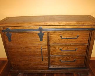 ⭐️Matching Buffet by Samuel Lawrence Furniture.                 W-62”   D-18”   H-42”