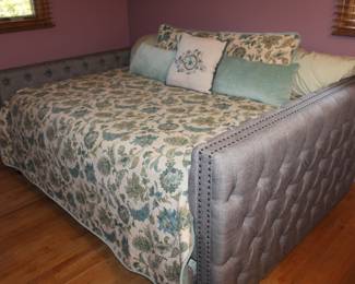 ⭐️Tufted day bed with mattress(2) sold as a set