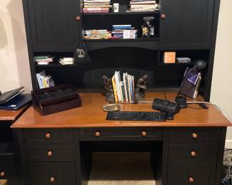 Shaker Style Desk w/Hutch