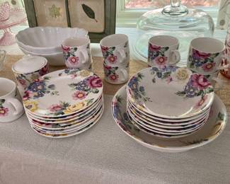 HORCHOW Dishes