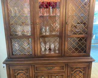 DREXEL HERITAGE Lighted Breakfront