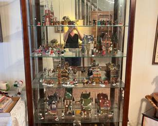 Excellent condition Dept 56 (includes boxes)