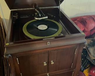 Working Victrola and a few 78s
