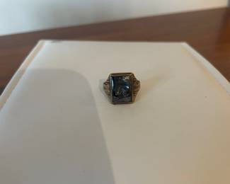 face imprinted 10k gold ring