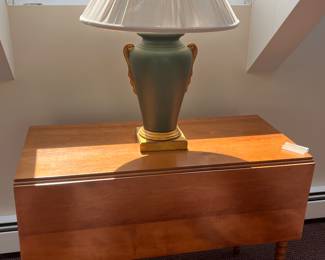 Twist leg drop leaf table 