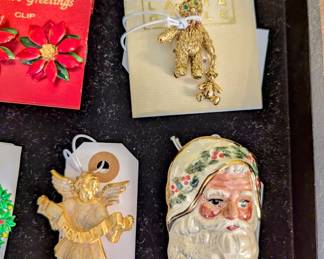 Collection of Vintage Brooches.