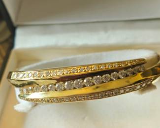 2 cts diamonds 14k hinged bangle