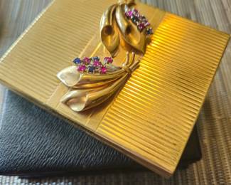 10 -12 carat compact in fitted case