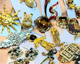 Collectible pins and brooches,
