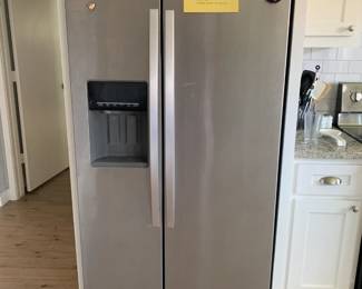 Whirlpool Side by Side Refrigerator Freezer