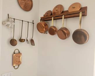 Copper pot collection, several pieces 