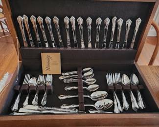 Large Oneida set, stainless w box