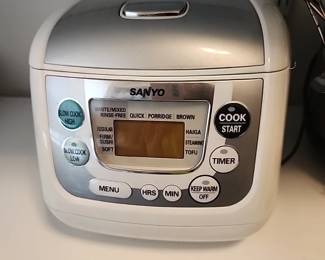 Lots of great kitchen gadgets! 
Sanyo ride cooker
