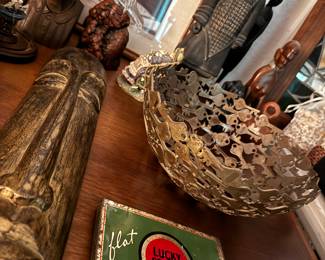 Antiques and statues 