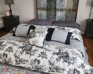 Folding screen, king bed