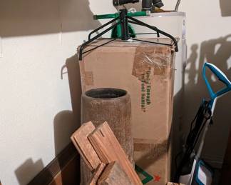 Garage XmasTreeinBox withStand