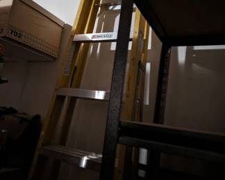 Garage 12ft FiberglasLadder