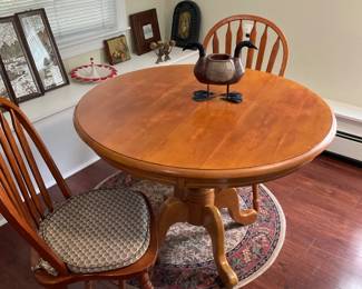 SMALL TABLE AND 2 CHAIRS