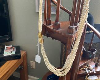 Pearls and freshwater pearls