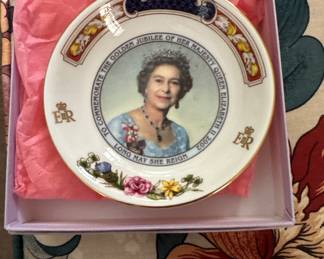 Queen Elizabeth small collectors plate 