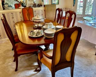 Dining room table /chairs 