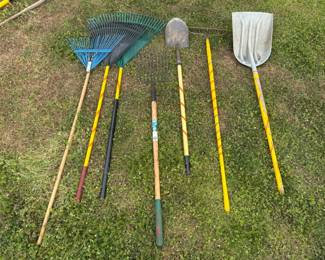 Poly Scoop & Spade Shovels, Rakes, & Pitchfork	