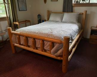 RUSTIC LOG QUEEN BED
