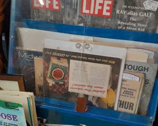 Vintage display, vintage magazines