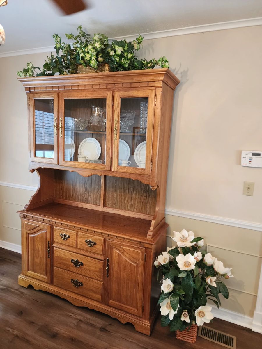Thomasville China Hutch