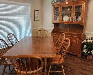 Thomasville Dining Room Table with 6 chairs, 2 leaves and table covers are, Thomasville China Cabinet 