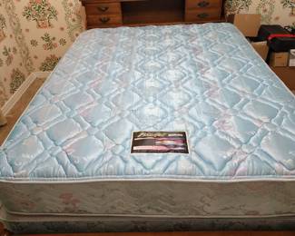 Full size bed, complete