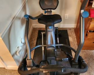 Teeter Free Step LT3 Cross Elliptical Trainer Excersizer
Owner wants firm price of $360.00