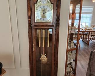 Howard Miller Clock Company, Zeeland, Michigan. USA
Tempus Fugit Grandfather Click serial number 392538