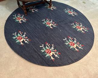 ROUND AREA RUG.