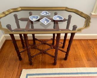GLASS TOP COFFEE TABLE.