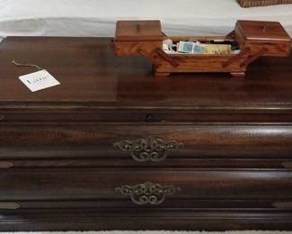 Lane cedar sweetheart chest