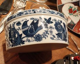 Blue Danube porcelain souffle dish
