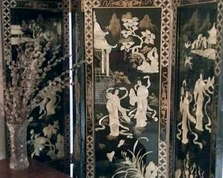 Inlaid lacquer and mother of pearl room divider screen